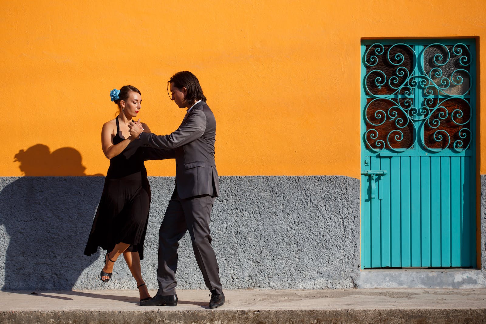 Buty do tańca latino - perfekcyjne połączenie stylu i funkcjonalności